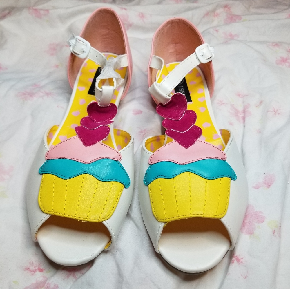 Cupcake heart flats
